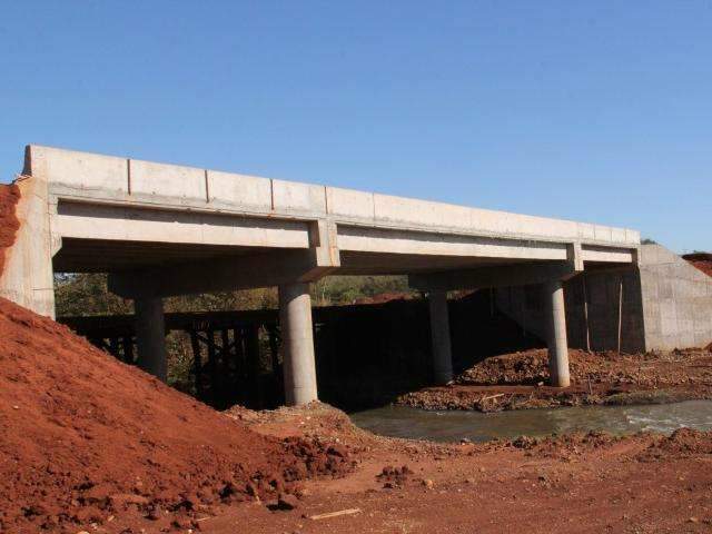 Pontes de concreto ficarão prontas em até seis meses, afirma secretário