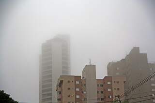 Capital amanheceu coberta por neblina nesta segunda-feira (Foto: Marcos Ermínio)