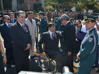 O governador também entregou a medalha ao paratleta Rodrigo Figueiredo
