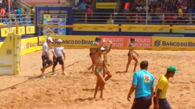 Talita e Larissa vencem quartas de final no Circuito de V&ocirc;lei de Praia 