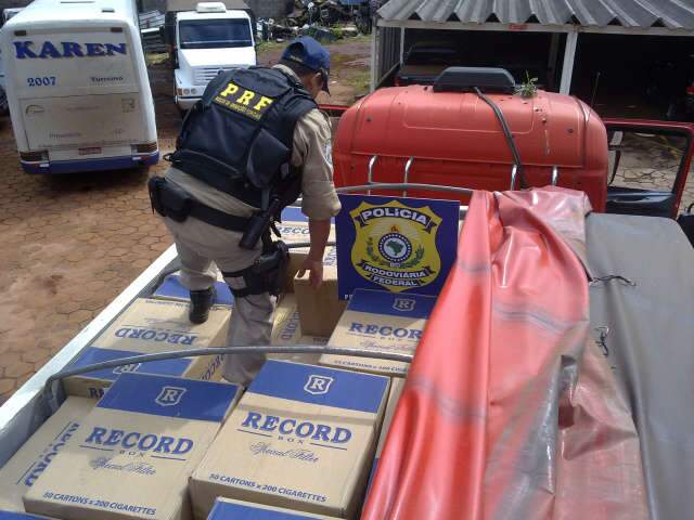  Paranaense &eacute; preso com 25 mil pacotes de cigarro em Campo Grande