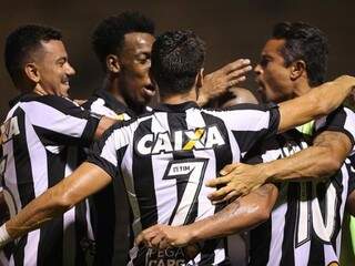 Comemoração dos jogadores do Botafogo em um dos dois gols do time na partida. (Foto: Vitor Silva/Botafogo) 