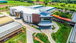 Pátio UCDB foi inaugurado em 2018 e é espaço de convivência universitária. (Foto: Divulgação)