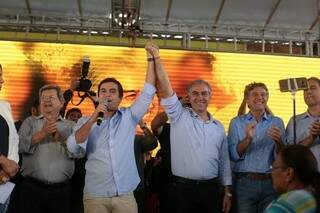Reinaldo (terceiro da esquerda para direita) é candidato à reeleição. (Foto: Fernando Antunes)
