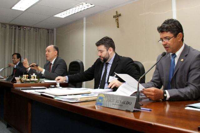 Governo envia projeto para corrigir distor&ccedil;&otilde;es no sal&aacute;rio dos delegados