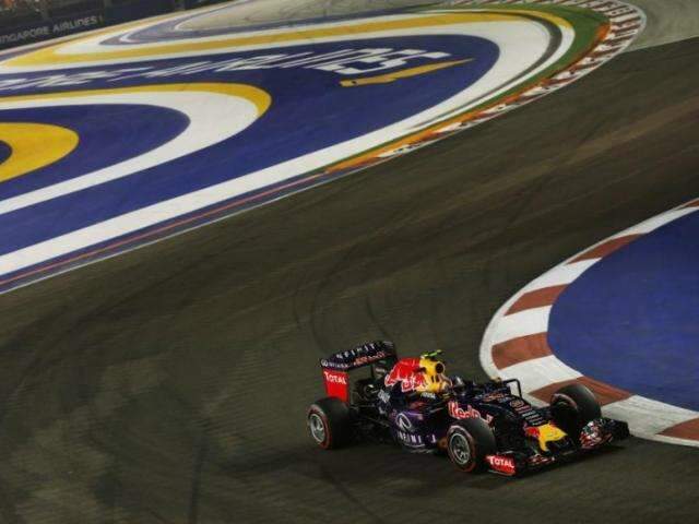 Vettel bate Hamilton e fica com a pole no GP da F&oacute;rmula 1 de Cingapura