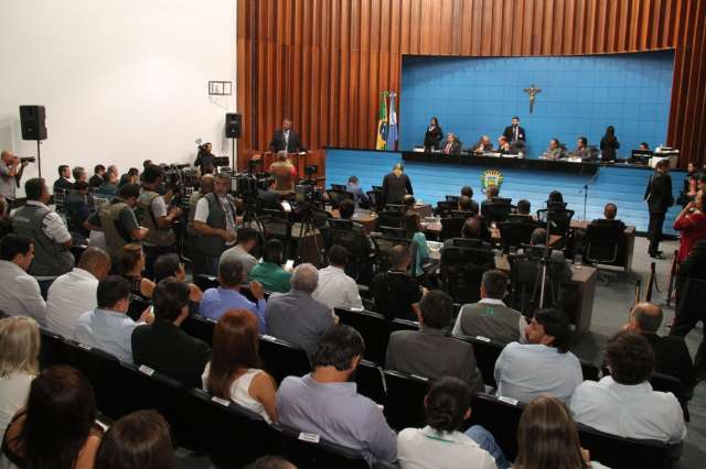 Assembleia come&ccedil;a a votar projetos do ano passado para limpar a pauta