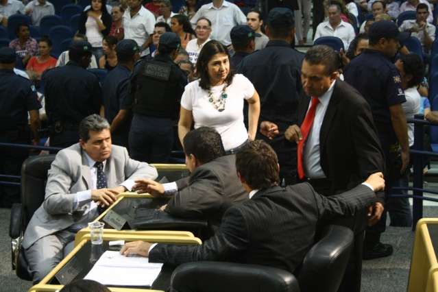 Bernal ainda &ldquo;reluta&rdquo; em dialogar e ter PSDB na base, dizem dirigentes