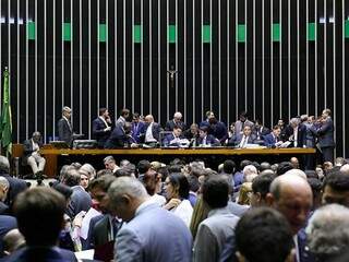 Sessão no Congresso Nacional, durante esta terça-feira (24). (Foto: Roque de Sá/Agência Senado) 