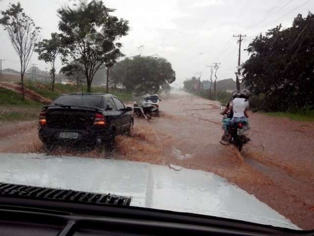 Avenida C&ocirc;nsul Assaf Trad &eacute; nova dor de cabe&ccedil;a em dias de temporal