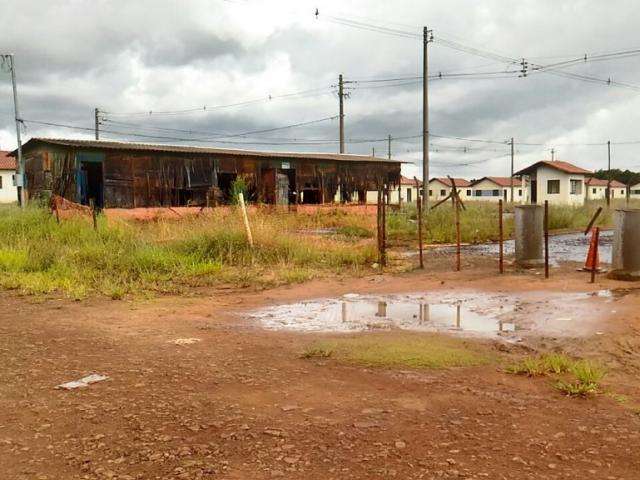 Licita&ccedil;&atilde;o prev&ecirc; asfalto em residencial que aguarda conclus&atilde;o h&aacute; mais de 2 anos