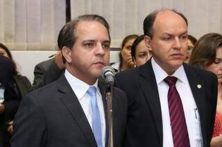 Deputado estadual Carlos Alberto David (PSC). Ao lado, o presidente da Assembleia Legislativa de MS, deputado Junior Mochi (PMDB). (Foto: Roberto Higa e Victor Chileno/ALMS)