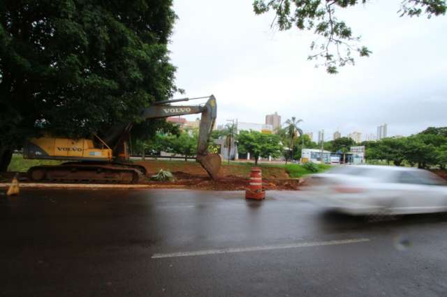 Obras de manuten&ccedil;&atilde;o na parede de c&oacute;rrego continuam no fim de semana