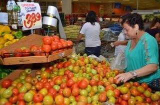 Protagonista de alta no bolso, tomate caiu caiu 16,44% em maio. (Foto: Arquivo/Vanderlei Aparecido)