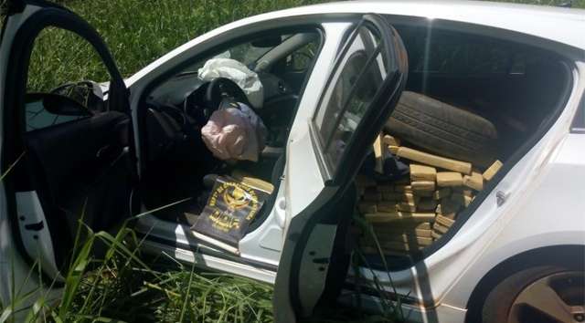 Cruze roubado em Goi&aacute;s &eacute; recuperado em MS com mais de meia tonelada de maconha
