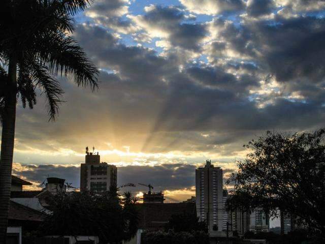 Domingo come&ccedil;a com temperatura amena, mas previs&atilde;o &eacute; de calor 