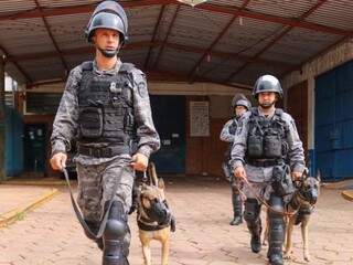 Horas ap&oacute;s opera&ccedil;&atilde;o, pol&iacute;cia encontra sacola com celulares ao lado da M&aacute;xima