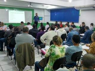 Estudantes do EJA (Ensino para Jovens e Adultos) durante aula (Foto: Guilherme Rosa/Arquivo)