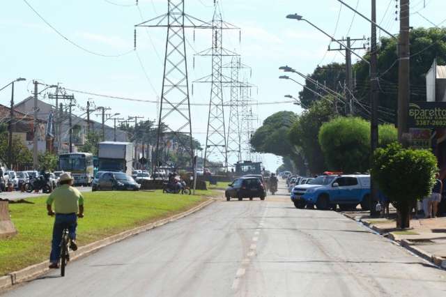Despejo de fam&iacute;lias de &aacute;rea privada invadida interdita a avenida Guaicurus