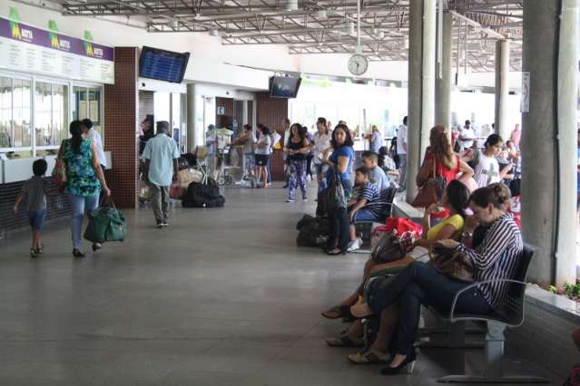Foli&otilde;es lotam rodovi&aacute;ria e movimento de passageiros supera o do Ano Novo