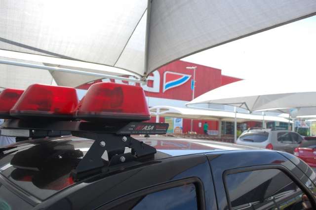 Vigil&acirc;ncia recolhe produtos irregulares em unidade do Extra na Capital