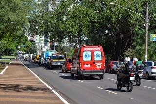 Viaturas e ambulâncias participaram de carreta que marca início de campanha (Foto: Pedro Peralta)