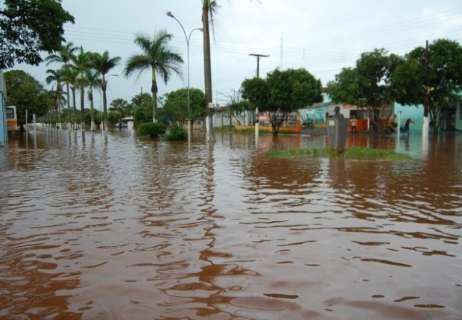 Em Batayporã, 100 milímetros de chuva provocam alagamentos