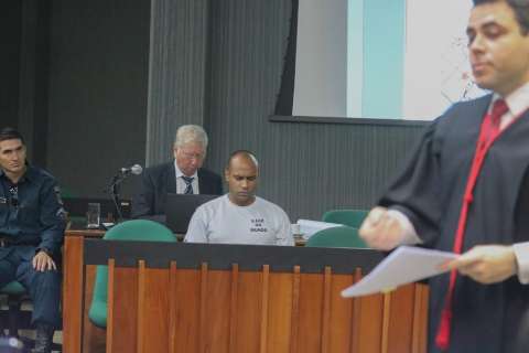 Beb&ecirc; engatinhou no sangue da m&atilde;e, mas r&eacute;u fala em Deus e prostitui&ccedil;&atilde;o