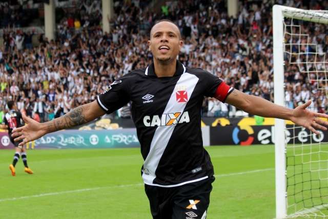Vasco vence Bahia e se recupera de goleada na abertura do Brasileiro