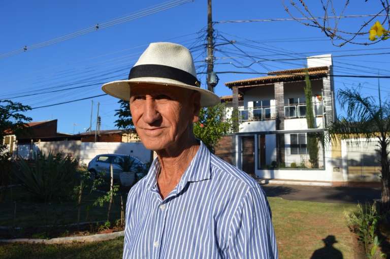 Tiburcio tem 79 anos e fez tudo sozinho. (Foto: Thailla Torres)