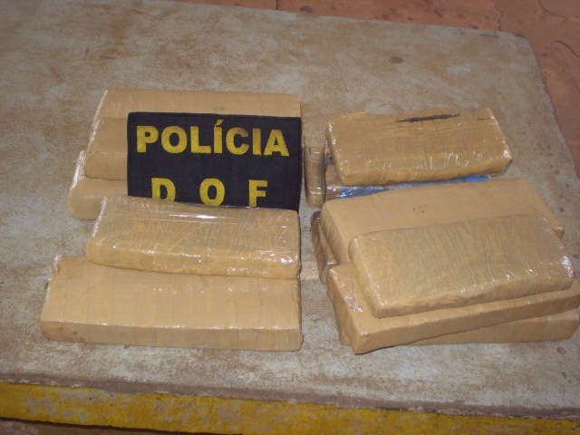  Adolescente de 15 anos &eacute; apreendida com 13 quilos de maconha em &ocirc;nibus 