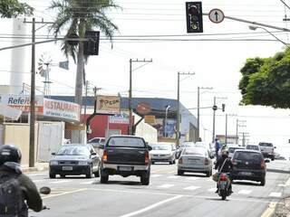 Na rua Manoel Inácio de Souza os motoristas são obrigados a seguiram pela Ceará (Fotos: Minamar Júnior)