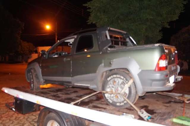 Condutor fura barreira policial na MS-338 transportando 277 kg de maconha 
