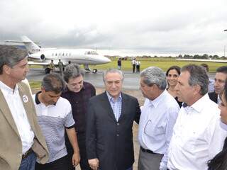 Michel Temer foi recebido por autoridades no Aeroporto. (Foto: Minamar Junior)