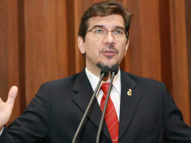  Para Kemp, Dagoberto precisa justificar a sa&iacute;da da oposi&ccedil;&atilde;o