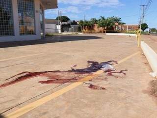 Atirador em caminhonete mata homem de 24 anos com tr&ecirc;s tiros 