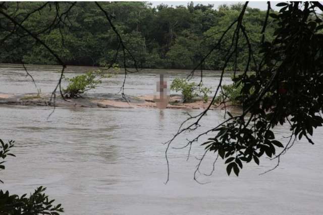 Pol&iacute;cia Ambiental resgata garoto que ficou preso em ilha do Rio Taquari