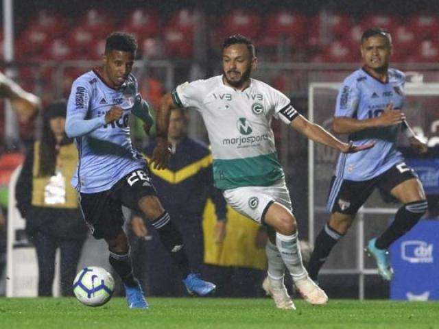 S&atilde;o Paulo deixa est&aacute;dio vaiado ap&oacute;s derrota de 1 a 0 para o Goi&aacute; 