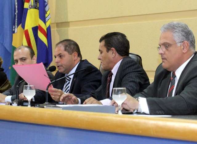 At&eacute; mesmo reuni&atilde;o gera crise entre Bernal e a C&acirc;mara; h&aacute; risco de CPI