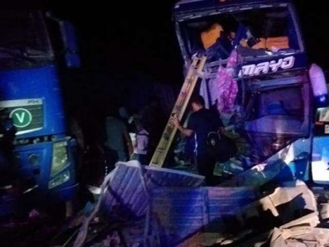 &Ocirc;nibus bate em caminh&atilde;o, 5 morrem e 17 ficam feridos na estrada Bioce&acirc;nica 