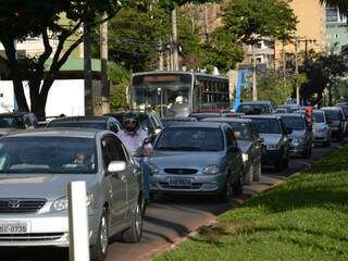Trânsito ficou lento no local por cerca de 20 minutos. (Foto: Simão Nogueira)