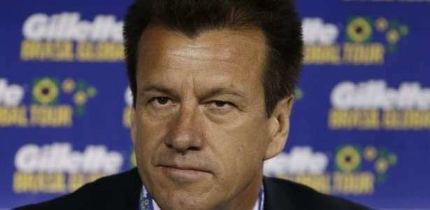 Dunga mant&eacute;m base de 1&ordm; convoca&ccedil;&atilde;o; novidade &eacute; o lateral Mario Fernandes
