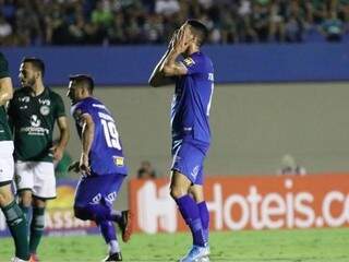 Thiago Neves lamenta o gol anulado na partida desta noite. (Foto: Heber Gomes/AGIF/ReproduçãoGazetaEsportiva)