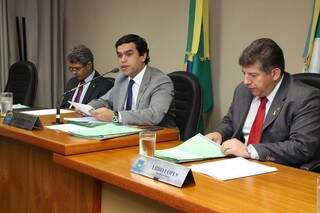 Deputados Rinaldo Modesto, Beto Pereira e Lídio Lopes, durante reunião da CCJR (Foto: Victor Chileno/ALMS)