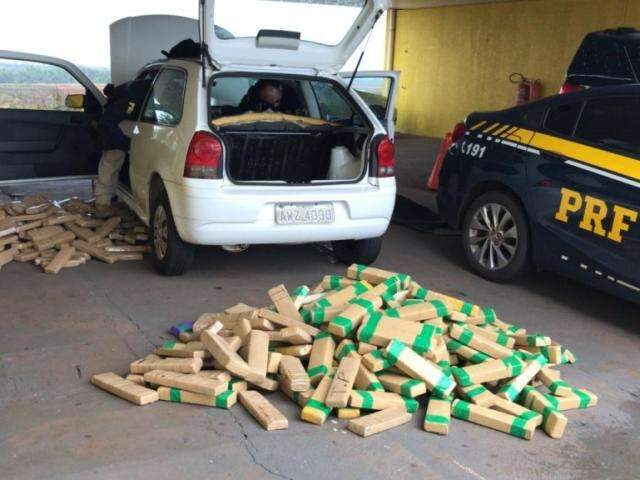 Homem foge da pol&iacute;cia e vai preso com muni&ccedil;&otilde;es e droga ap&oacute;s persegui&ccedil;&atilde;o