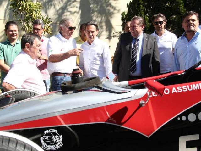P&uacute;blico pode fazer curso de piloto e conversar com Wilson Fittpaldi em evento