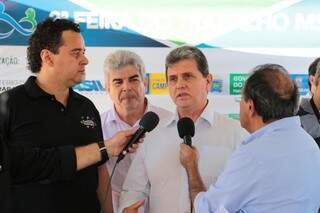 Vereadores Welligton Oliveira (PSDB), Francisco Gonçalves (PSB) e João Rocha (PSDB), durante lançamento da feira do trabalhador (Foto: Divulgação/CMCG)