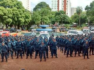 Policiais militares durante assinatura da autorização para reforço do policiamento no fim do ano na Capital. (Foto: Alcides Neto)