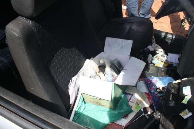 Depois de roubo, bandidos abandonam carro perto do Inferninho