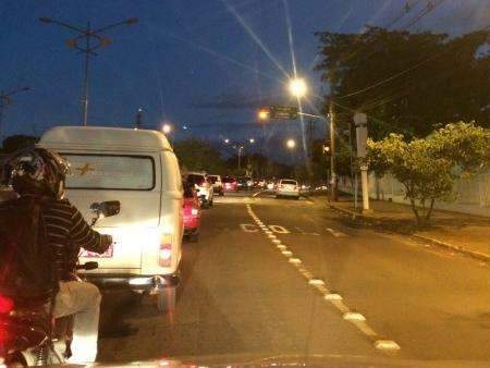 Pane em sem&aacute;foro causa congestionamento na Joaquim Murtinho